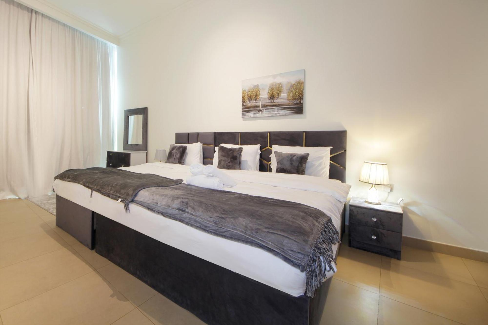 Burj Vista Downtown Near To Mall - 2bhk Apartment