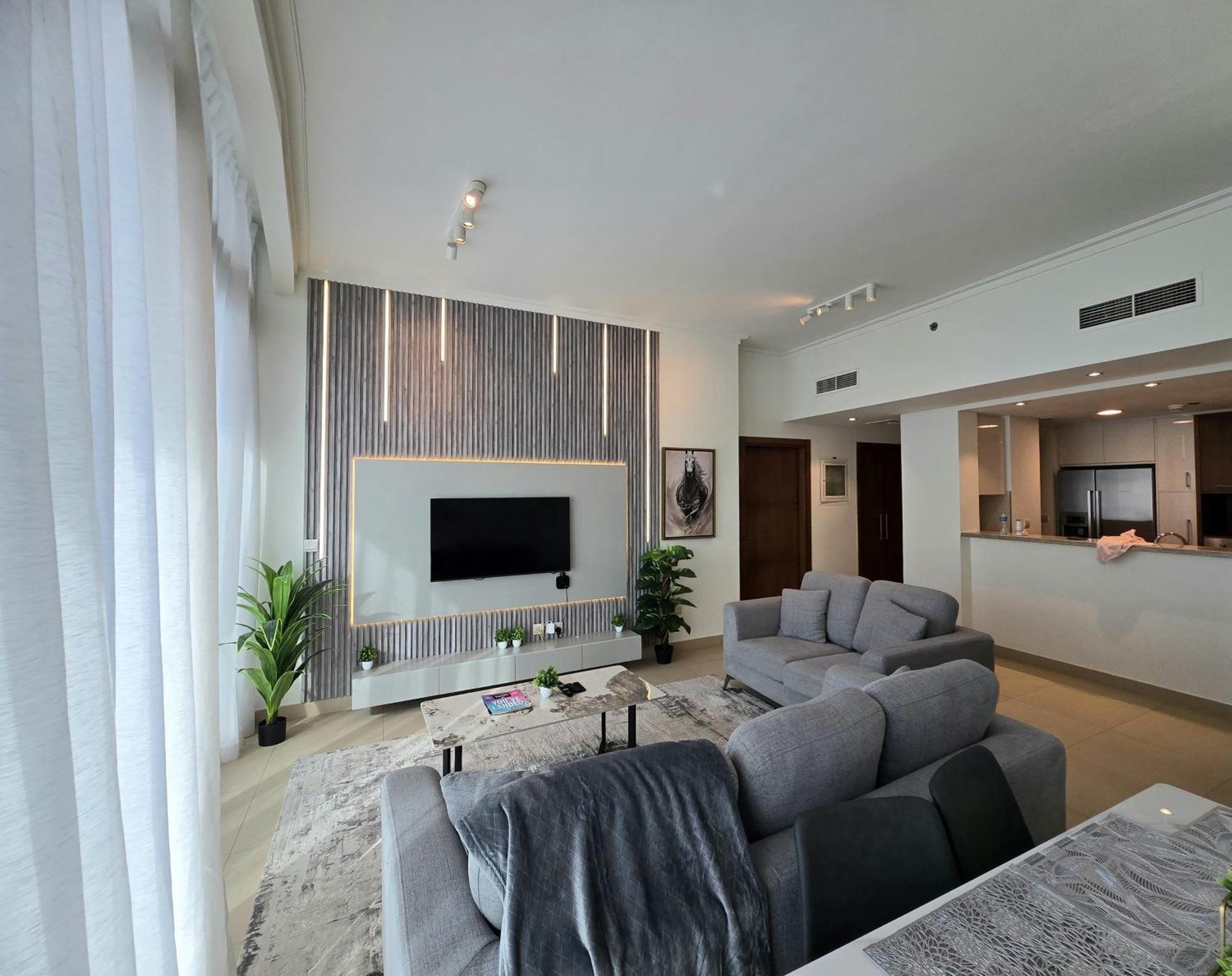 Burj Vista Downtown Near To Mall - 2bhk *